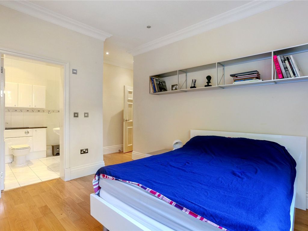 2 bed flat to rent in St. Hilarys Park, Alderley Edge, Cheshire SK9, £2,000 pcm