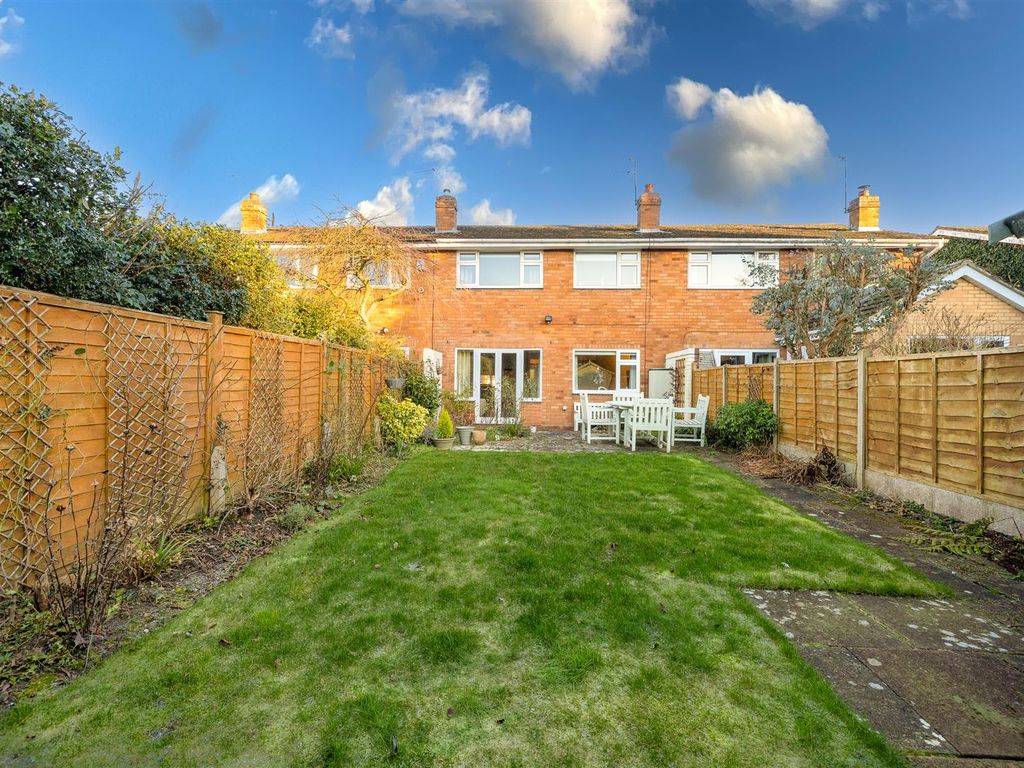 3 bed property for sale in Orchard Road, Hockley Heath, Solihull B94, £425,000