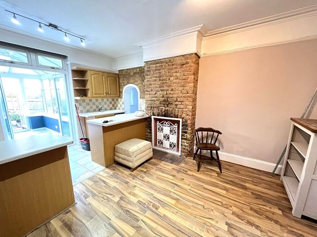2 bed flat to rent in Delamere Road, Wimbledon, Surrey SW20, £1,750 pcm