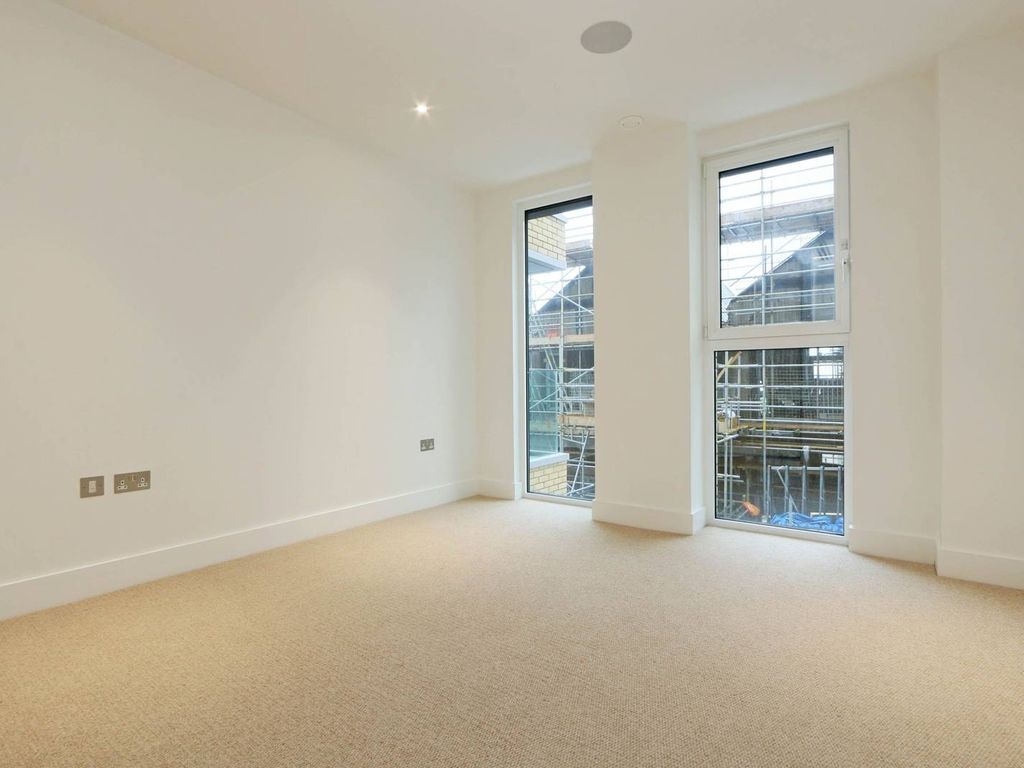 1 bed flat for sale in Westbourne Apartments, Fulham, London SW6, £700,000