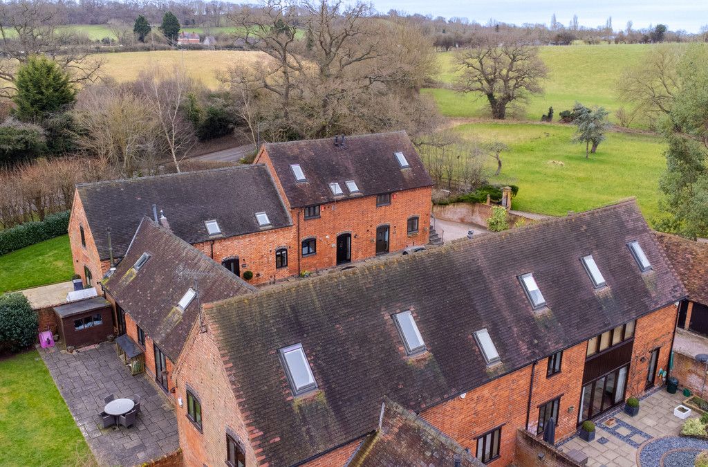 4 bed barn conversion for sale in Salt Way - Nr Feckenham, Worcestershire B96, £350,000