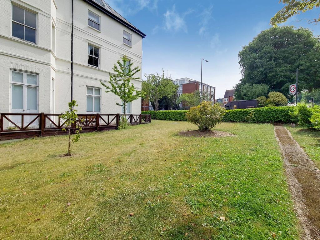 1 bed flat to rent in Streatham Common North, Streatham Common, London SW16, £1,700 pcm