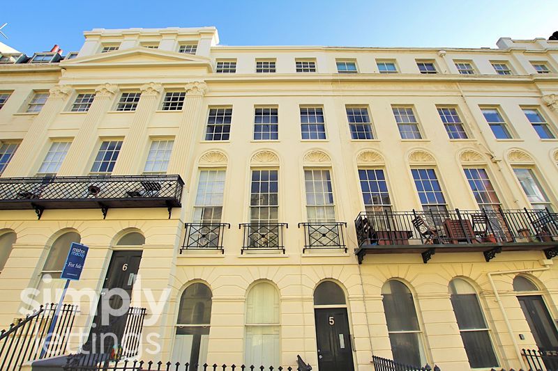 Studio to rent in Oriental Place, Brighton BN1, £700 pcm