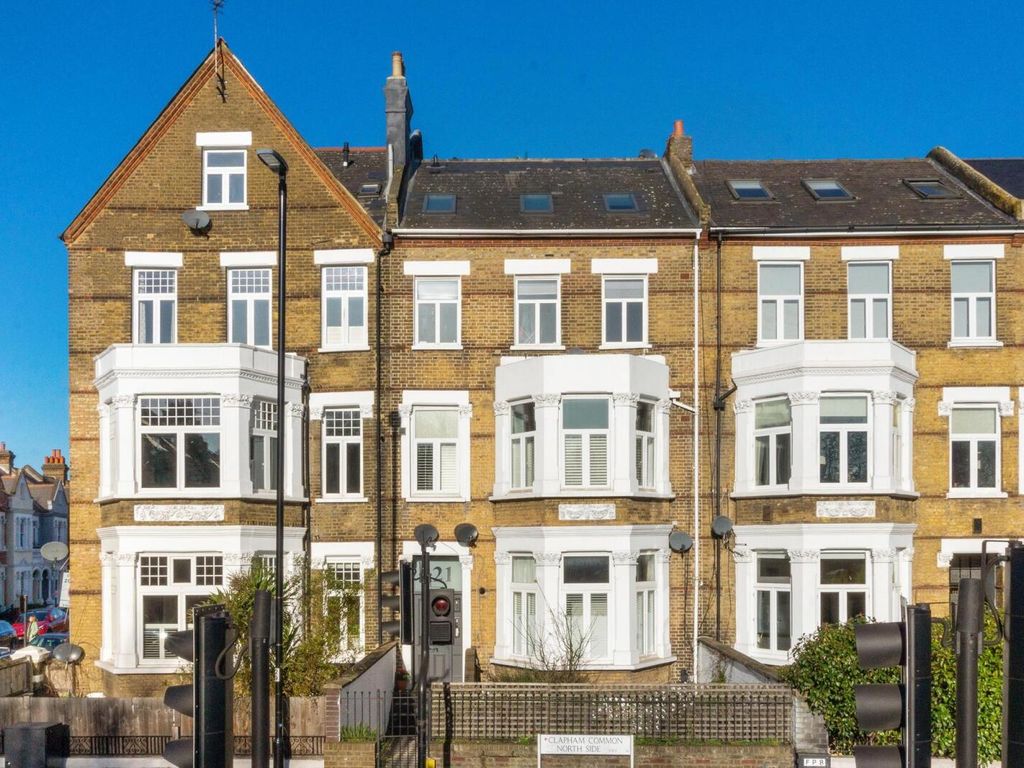 1 bed flat for sale in Clapham Common North Side, Battersea SW4, £475,000