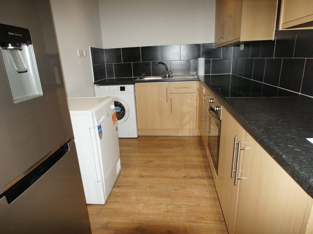 2 bed flat to rent in Gleneagles Road, Great Sutton, Ellesmere Port, Cheshire. CH66, £675 pcm