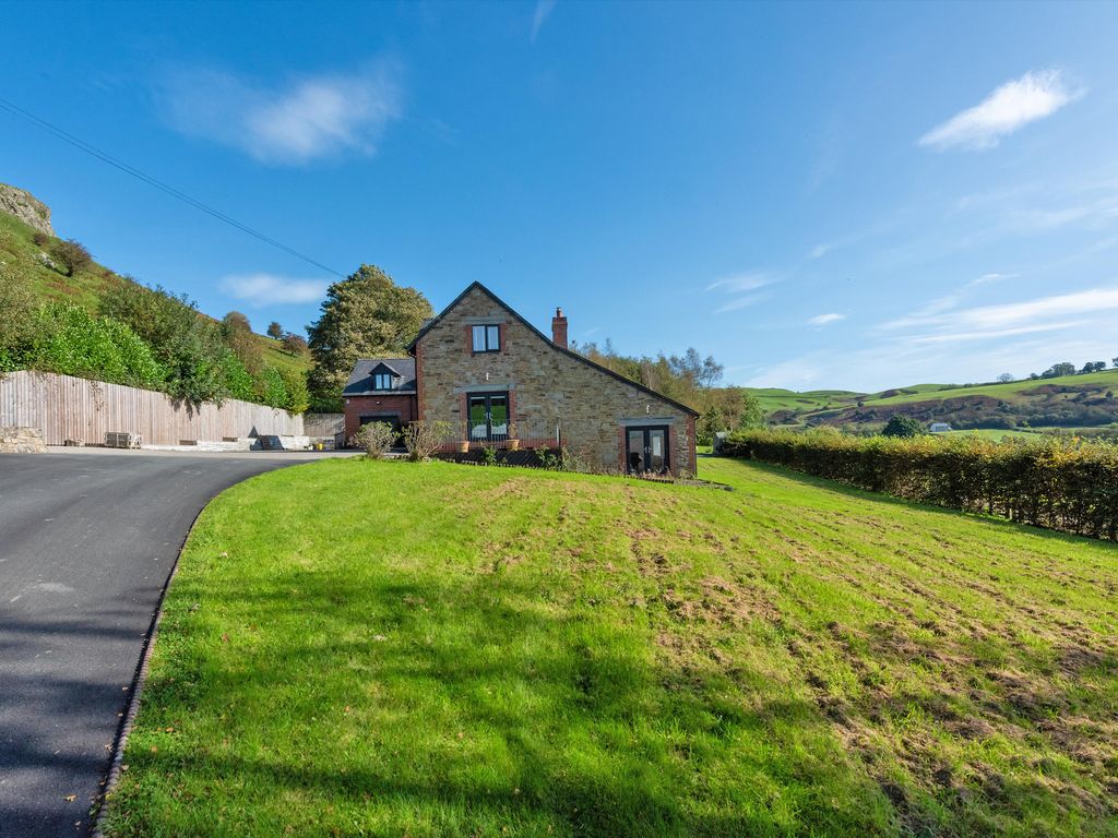5 bed detached house for sale in Llandrindod Wells, Powys LD1, £895,000