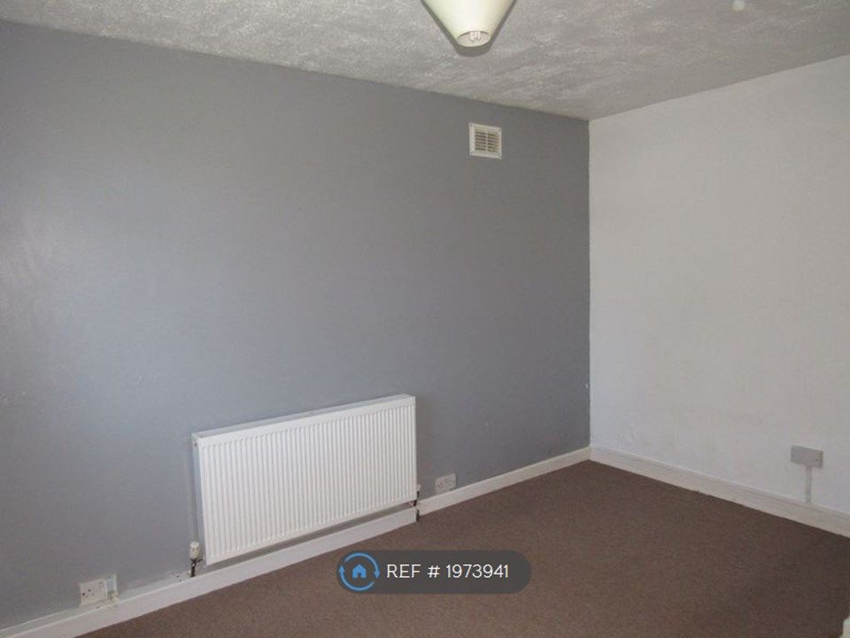 2 bed flat to rent in Fairwood Road, Cardiff CF5, £950 pcm
