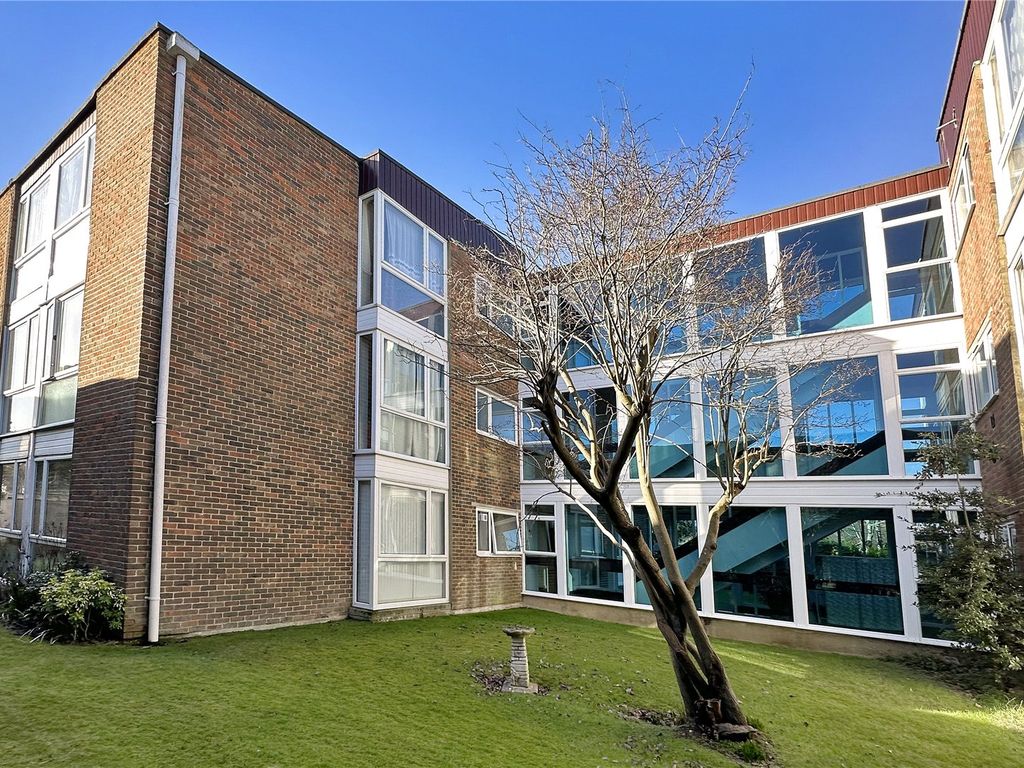 2 bed flat for sale in Sea Avenue, Rustington, Littlehampton BN16, £225,000