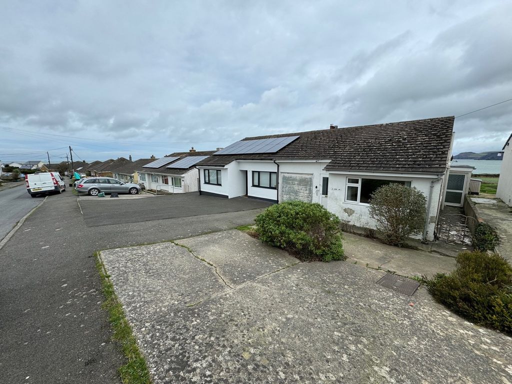 3 bed semi-detached bungalow for sale in 33 Heol Y Graig, Aberporth, Cardigan SA43, £285,000