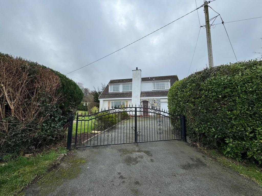 3 bed bungalow for sale in Aberporth, Cardigan SA43, £375,000
