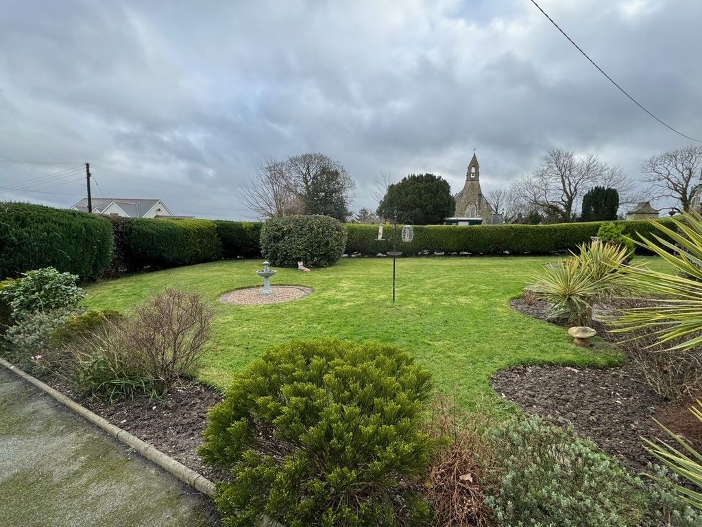 3 bed bungalow for sale in Aberporth, Cardigan SA43, £375,000