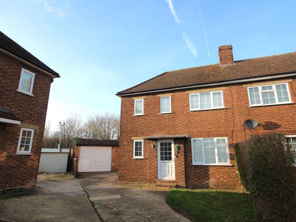 3 bed semi-detached house to rent in Common Rise, Hitchin SG4, £1,600 pcm