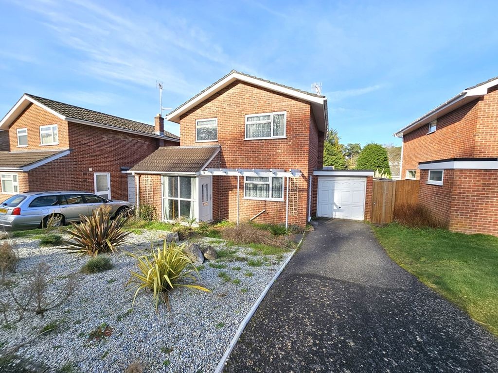 3 bed detached house for sale in Potters Way, Lower Parkstone, Poole BH14, £525,000