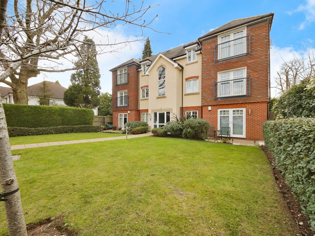 2 bed flat for sale in Bucknell Close, Solihull B91, £275,000