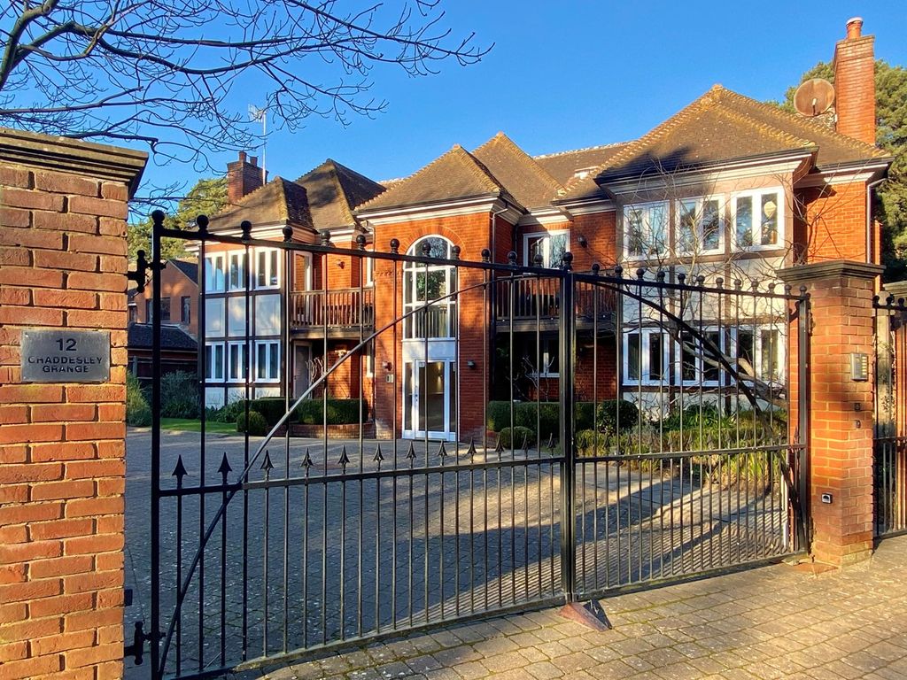2 bed flat for sale in Chaddesley Grange, 12 Chaddesley Pines, Canford Cliffs BH13, £425,000