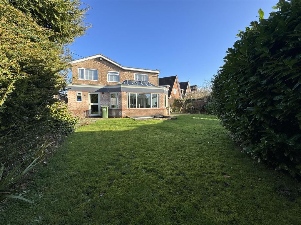 5 bed detached house for sale in Barnwell Close, Dunchurch, Rugby CV22, £525,000