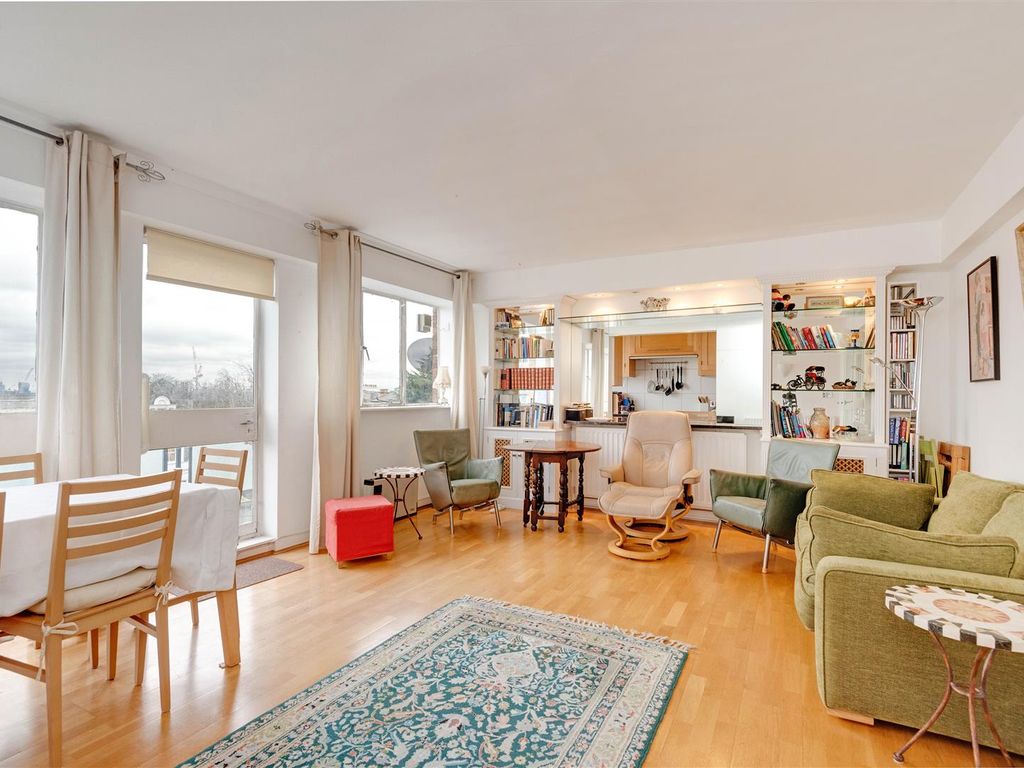 2 bed flat for sale in Parkhill Road, London NW3, £900,000