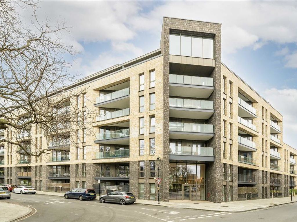 1 bed flat for sale in The Grange, London SE1, £500,000