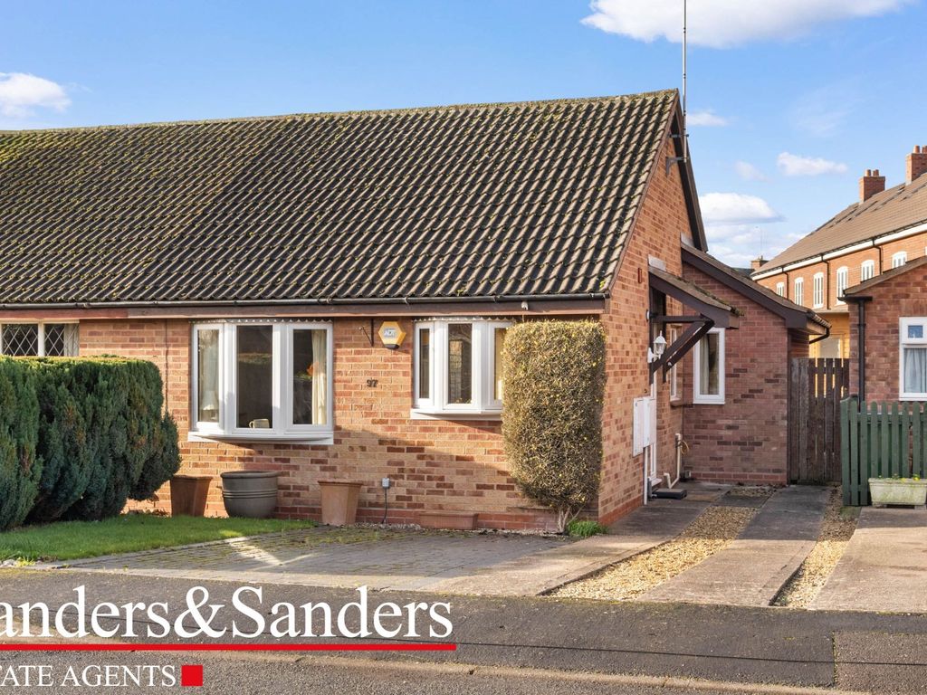 2 bed bungalow for sale in Seymour Road, Alcester B49, £295,000