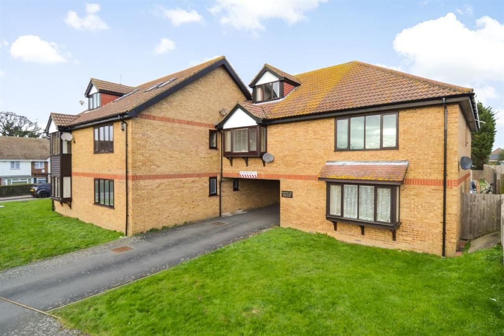 1 bed flat to rent in Cranleigh Gardens, Whitstable CT5, £750 pcm