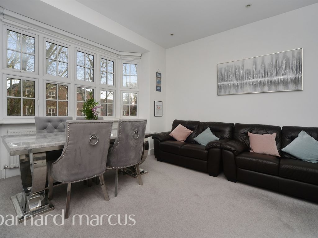 2 bed flat for sale in Overton Road, Sutton SM2, £375,000