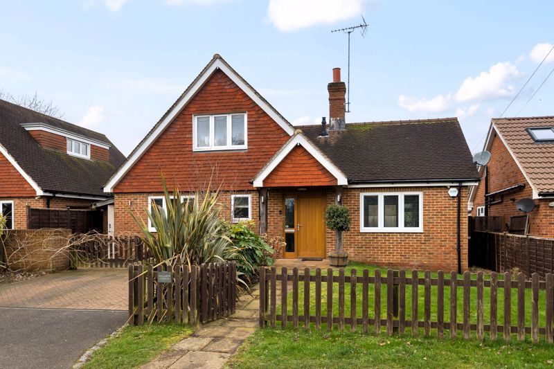 3 bed detached house for sale in Combe Lane, Wormley, Godalming GU8, £700,000