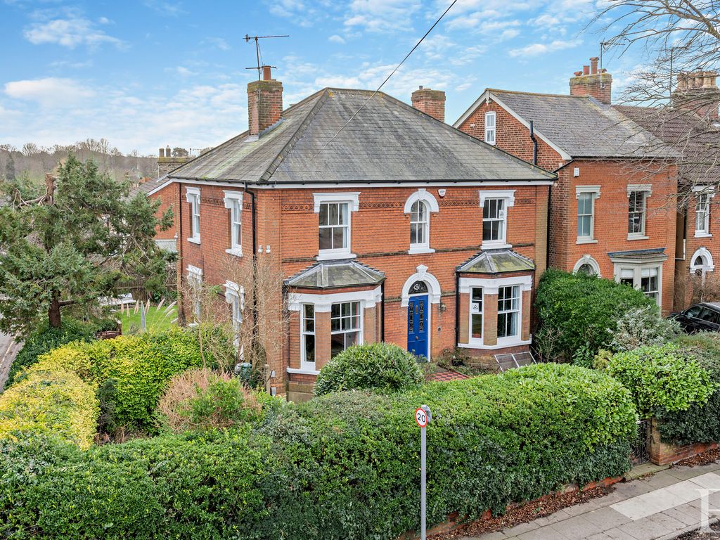 5 bed detached house for sale in Woodbridge Road, Ipswich IP4, £550,000