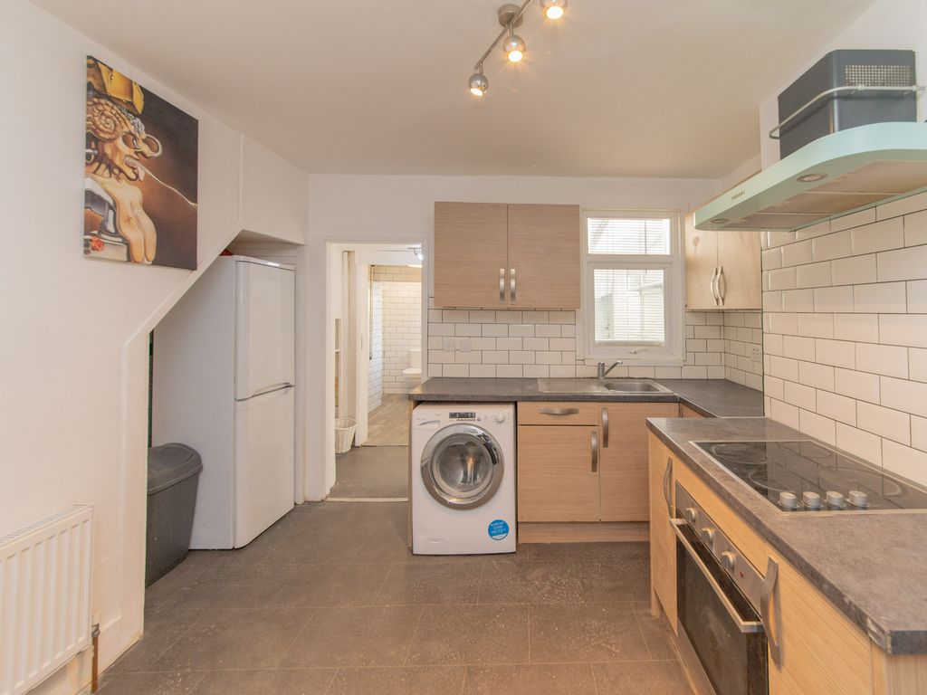 4 bed terraced house for sale in Brunswick Crescent, London N11, £459,000