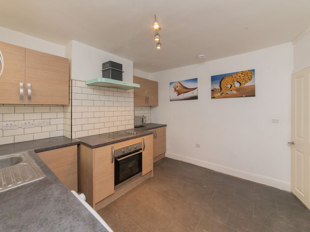 4 bed terraced house for sale in Brunswick Crescent, London N11, £459,000
