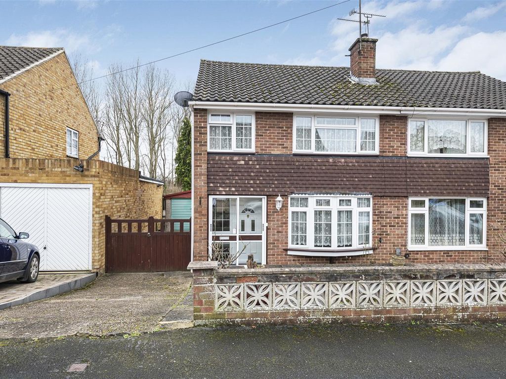 3 bed semi-detached house for sale in Trelleck Road, Reading RG1, £400,000