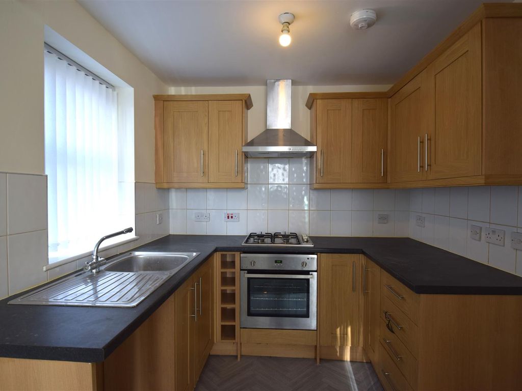 2 bed flat to rent in Sefton Road, New Ferry, Wirral CH62, £650 pcm