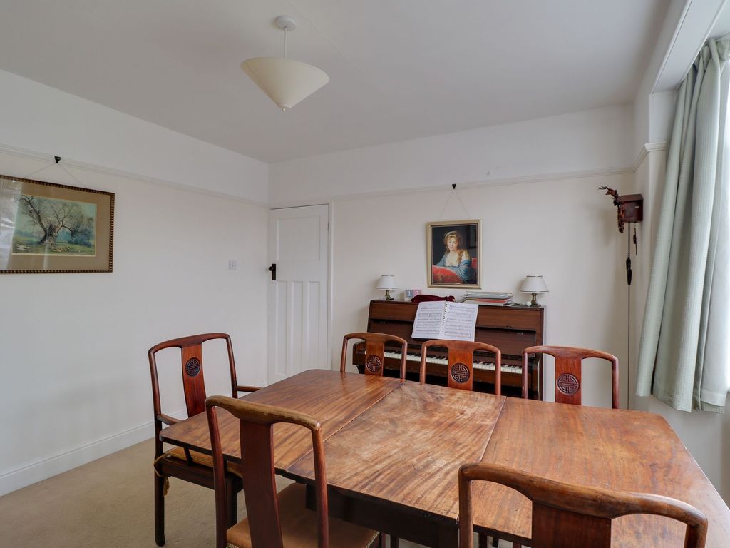 4 bed end terrace house for sale in New Cheveley Road, Newmarket CB8, £410,000