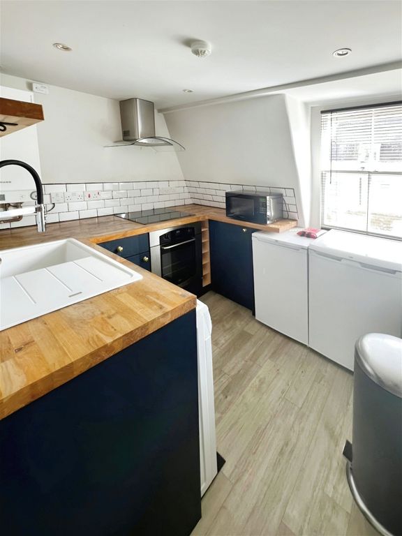 2 bed flat for sale in Montpelier, Bath BA1, £265,000
