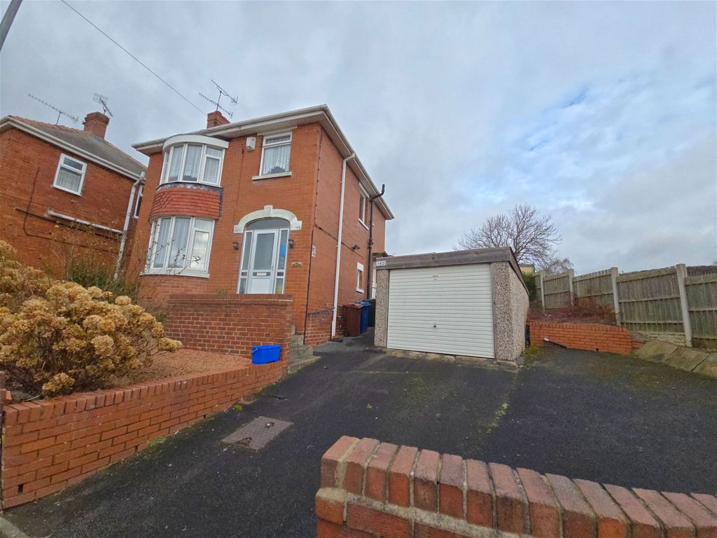 3 bed detached house for sale in Cemetery Road, Jump, Barnsley S74, £200,000