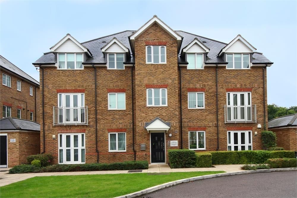 1 bed flat for sale in Gilbert White Close, Perivale, Greenford UB6, £310,000