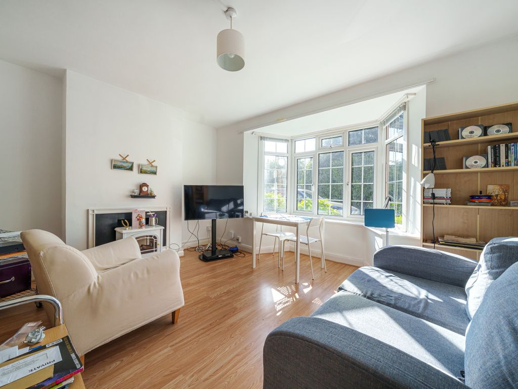 2 bed flat for sale in Finchley Court Ballards Lane, Finchley N3, £460,000