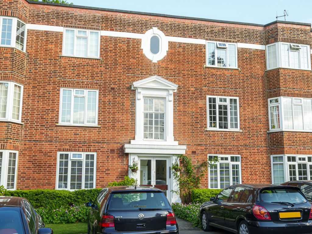 2 bed flat for sale in Finchley Court Ballards Lane, Finchley N3, £460,000