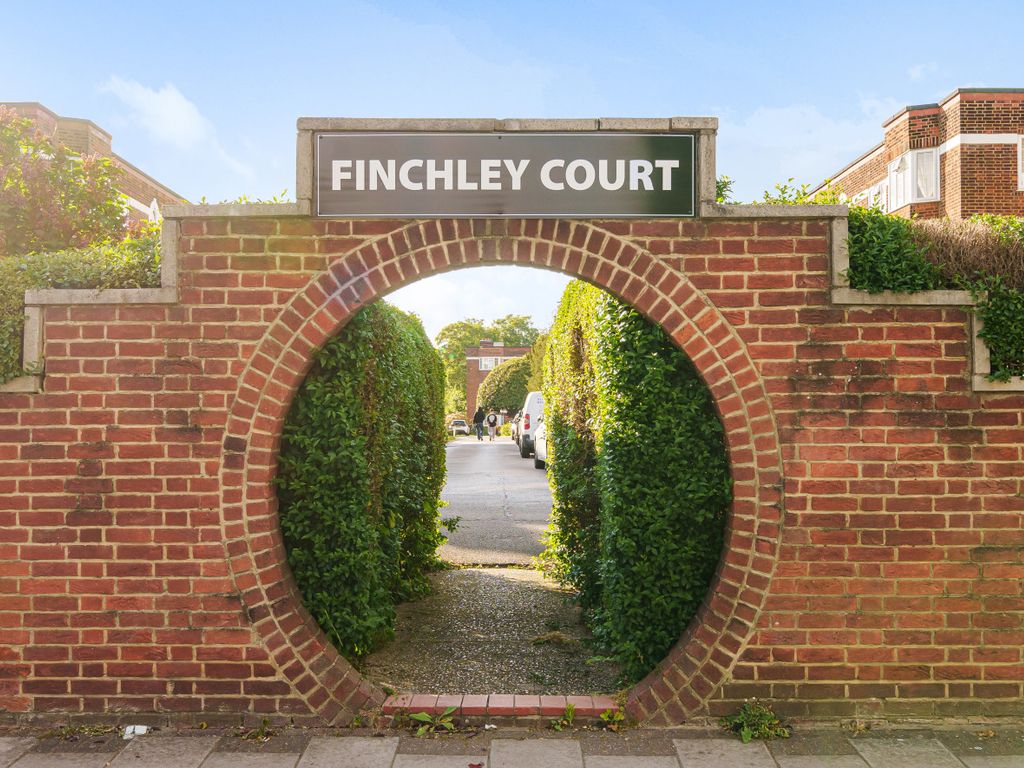 2 bed flat for sale in Finchley Court Ballards Lane, Finchley N3, £460,000