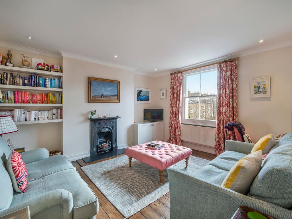 2 bed maisonette for sale in Highbury Grange, London N5, £850,000