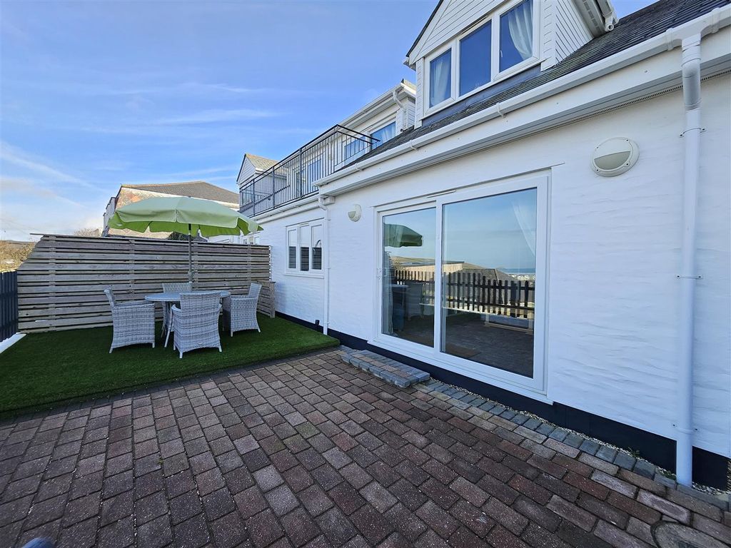 2 bed flat for sale in Lamorne Close, Perranporth TR6, £350,000