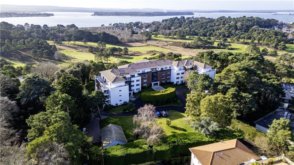 3 bed flat for sale in Canford Cliffs, Poole, Dorset BH14, £1,350,000