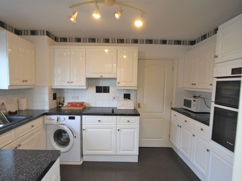 3 bed flat for sale in Blackwater Road, Eastbourne BN21, £309,950