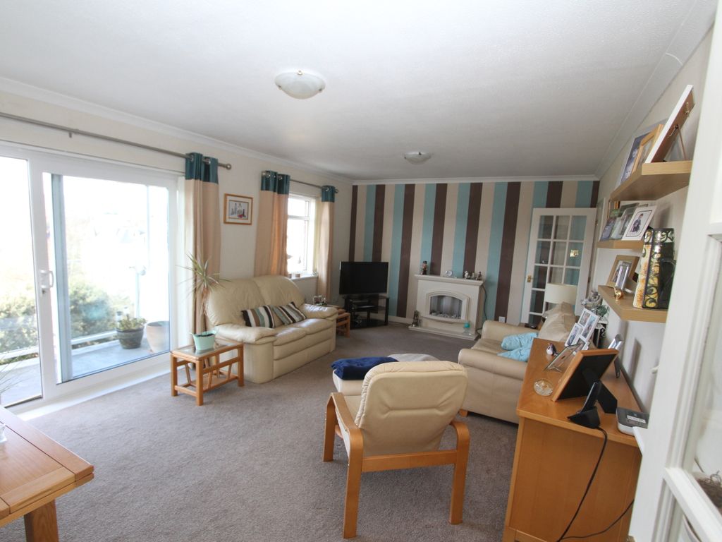 3 bed flat for sale in Blackwater Road, Eastbourne BN21, £309,950