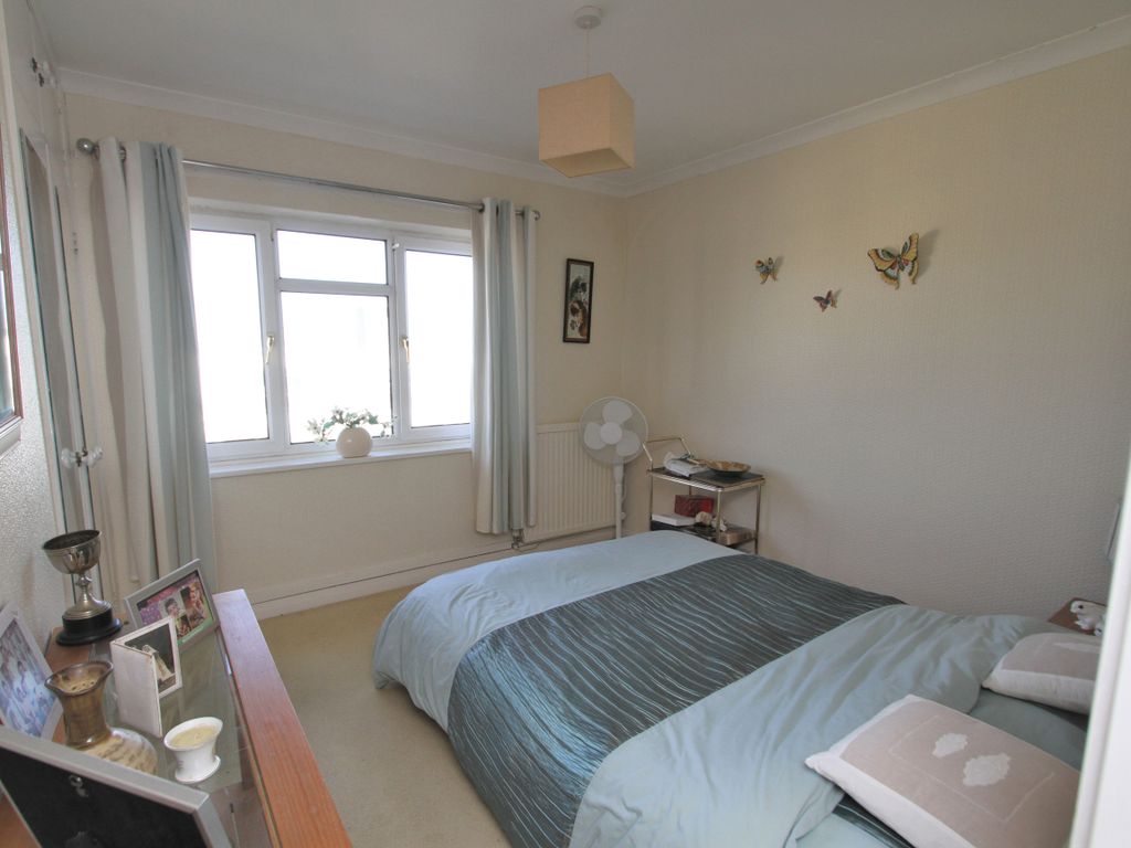 3 bed flat for sale in Blackwater Road, Eastbourne BN21, £309,950