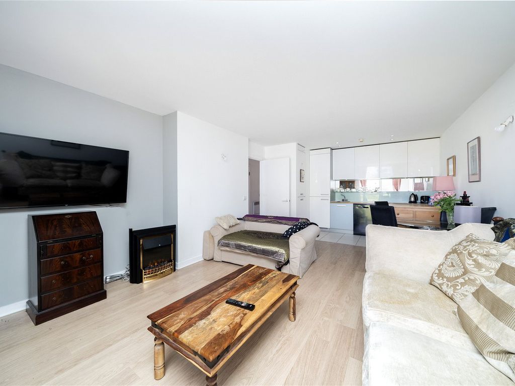 1 bed flat for sale in New River Avenue, London N8, £360,000