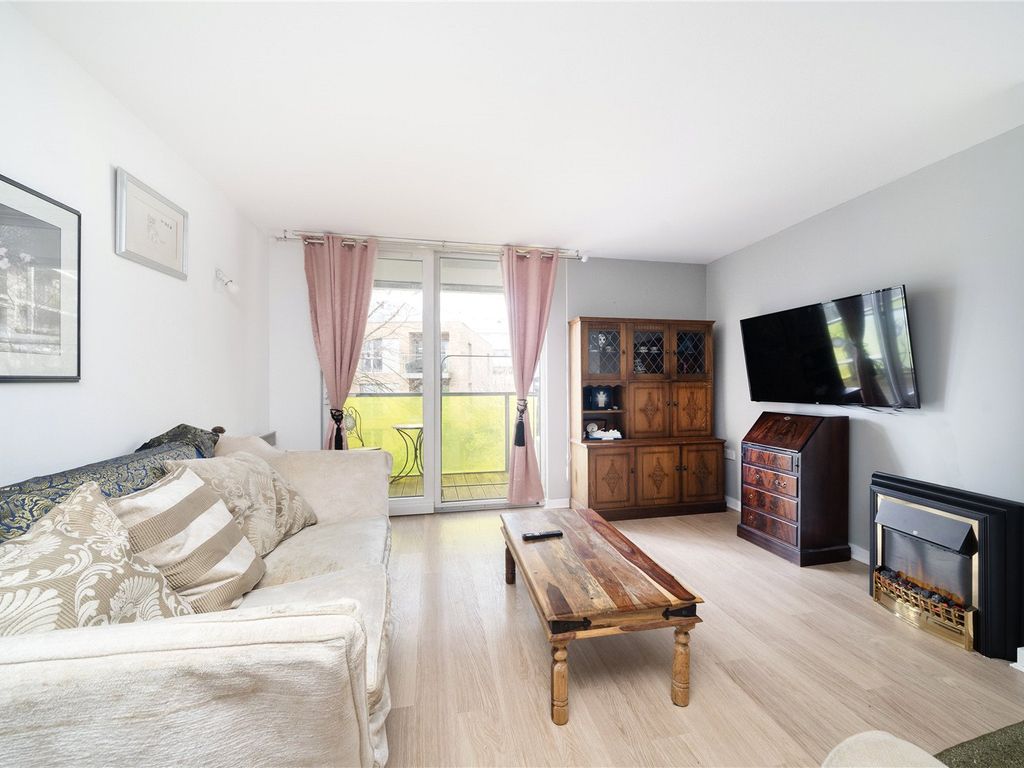 1 bed flat for sale in New River Avenue, London N8, £360,000