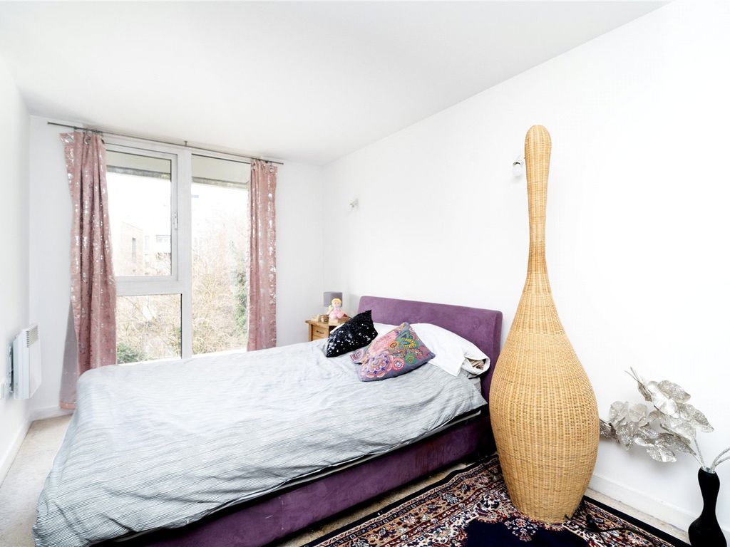 1 bed flat for sale in New River Avenue, London N8, £360,000