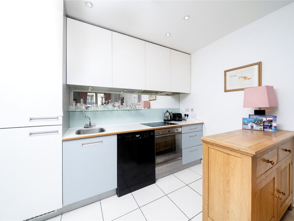 1 bed flat for sale in New River Avenue, London N8, £360,000