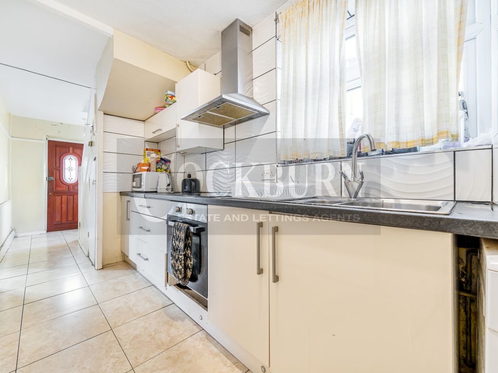 3 bed end terrace house for sale in Northumberland Way, Erith DA8, £375,000