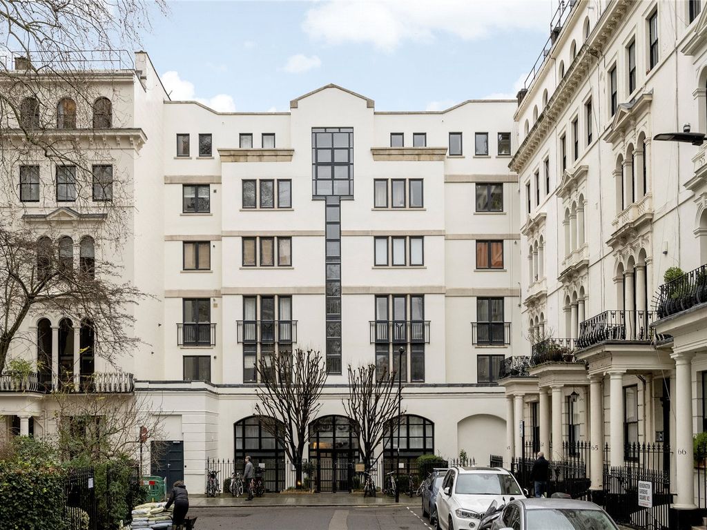 2 bed flat to rent in Kensington Gardens Square, Bayswater W2, £5,261 pcm